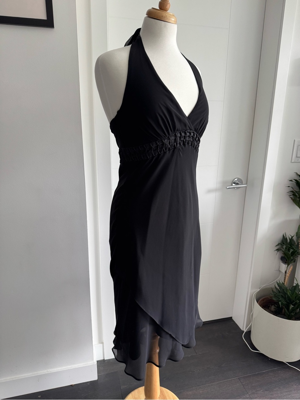 Elegant Black Halter Midi Dress with Smocked Waist